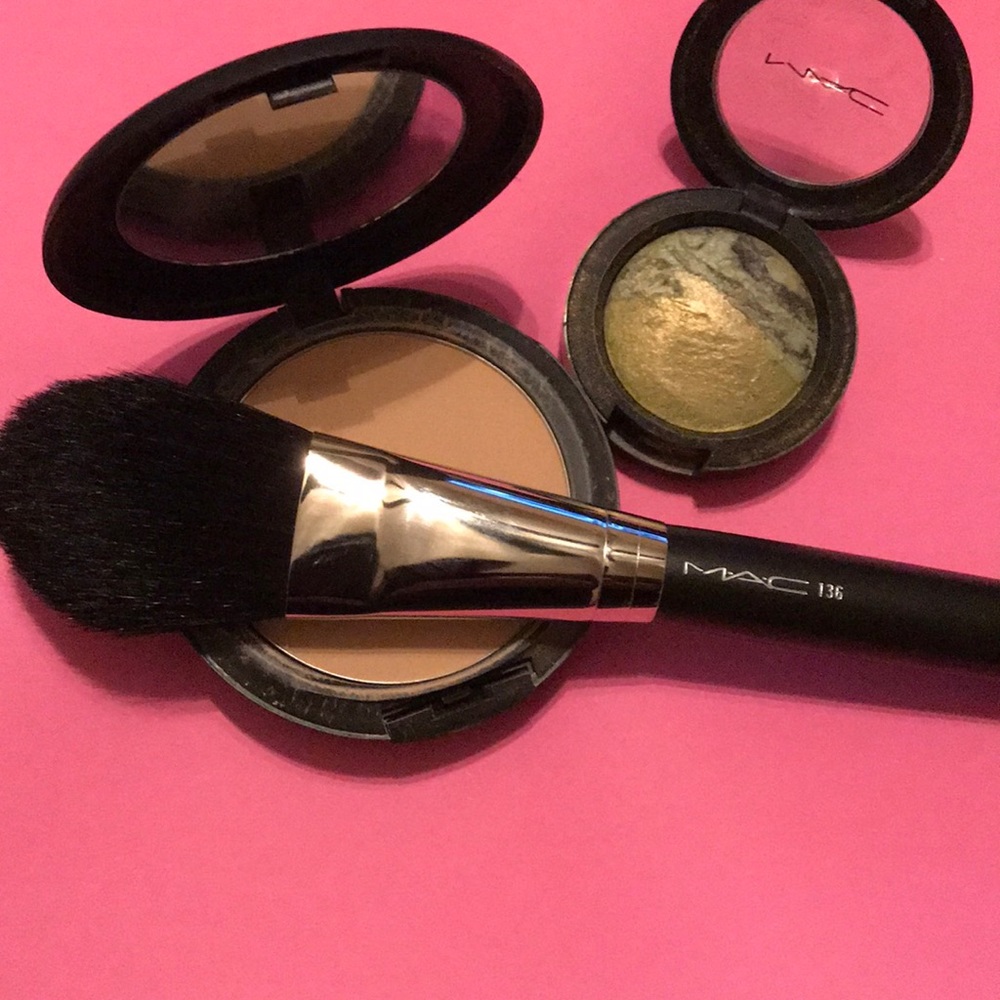 MAC Cosmetic Brush #136